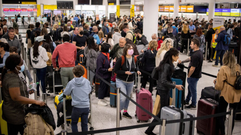 Χαοτικό καλοκαίρι με ουρές και καθυστερήσεις περιμένει τους Ευρωπαίους