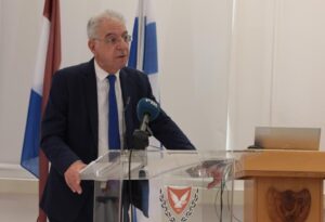 Απαντά ο Προδρόμου για την υποστελέχωση: Αυξάνεται ο αριθμός εκπαιδευτικών