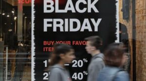 «Έχει εκφυλιστεί ο θεσμός του Black Friday», σκέψεις για θεσμοθέτηση τριημέρου