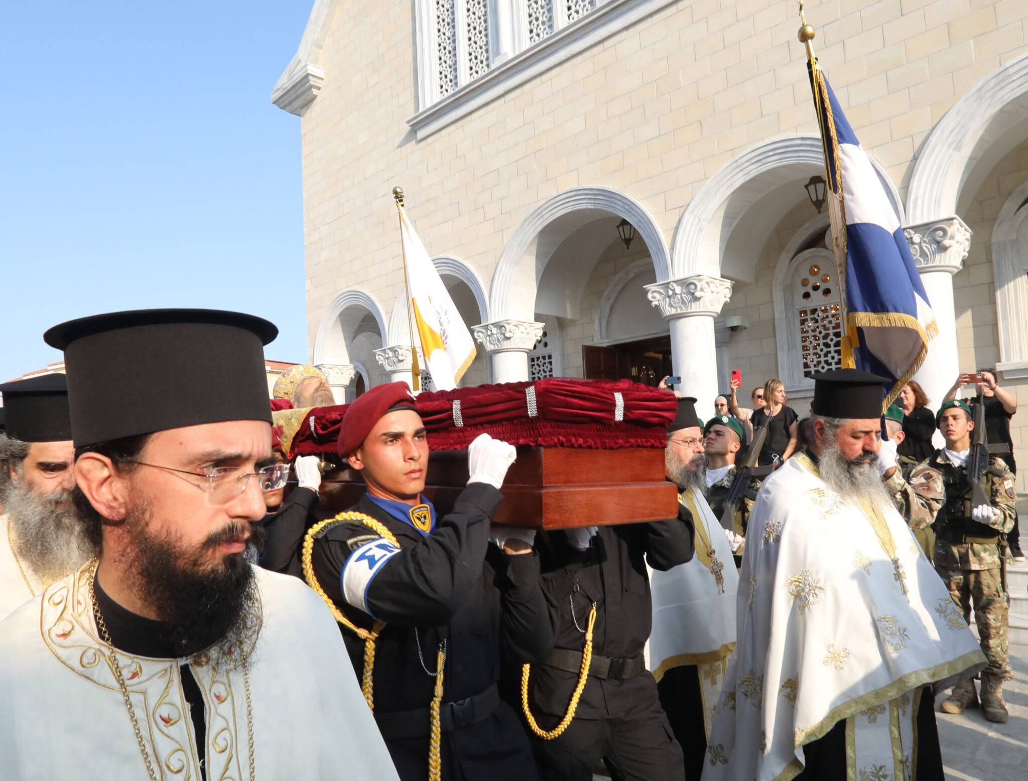 Στην αιωνιότητα η Πρωθιεραρχία Χρυσόστομου, αναπαύεται στον τάφο που έχτισε