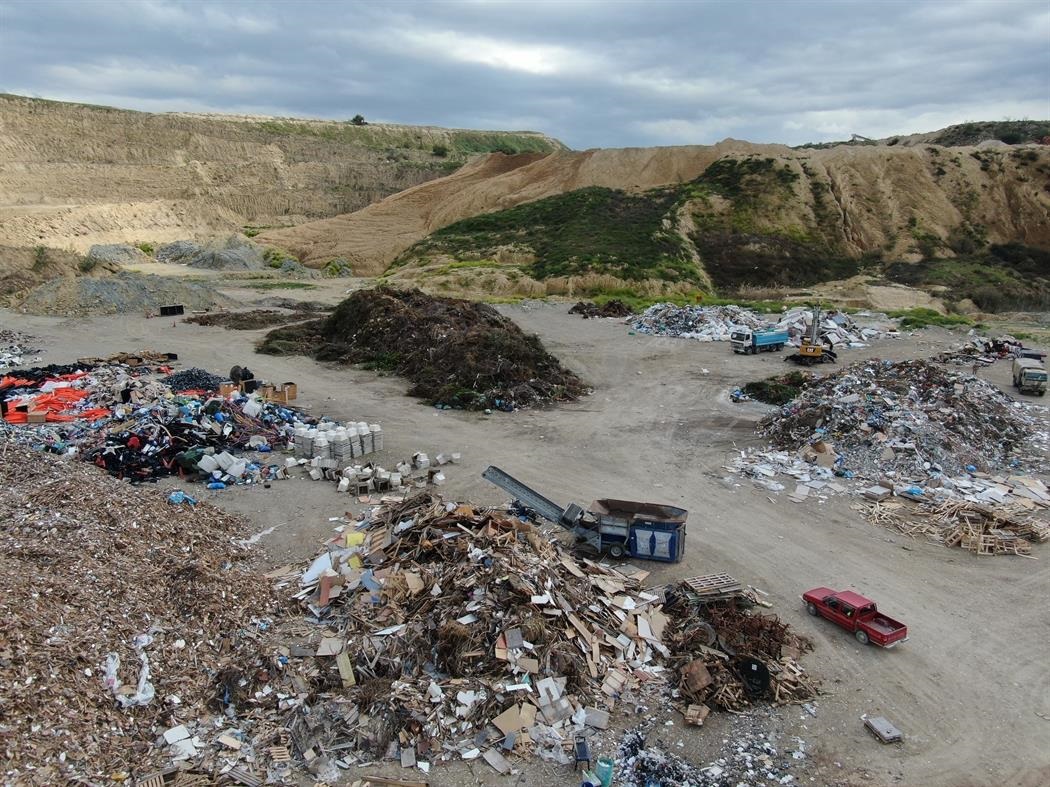 Ξεχειλίζει παρατυπίες η μονάδα Διάθεσης Οικιακών Απορριμμάτων της Κόσιης