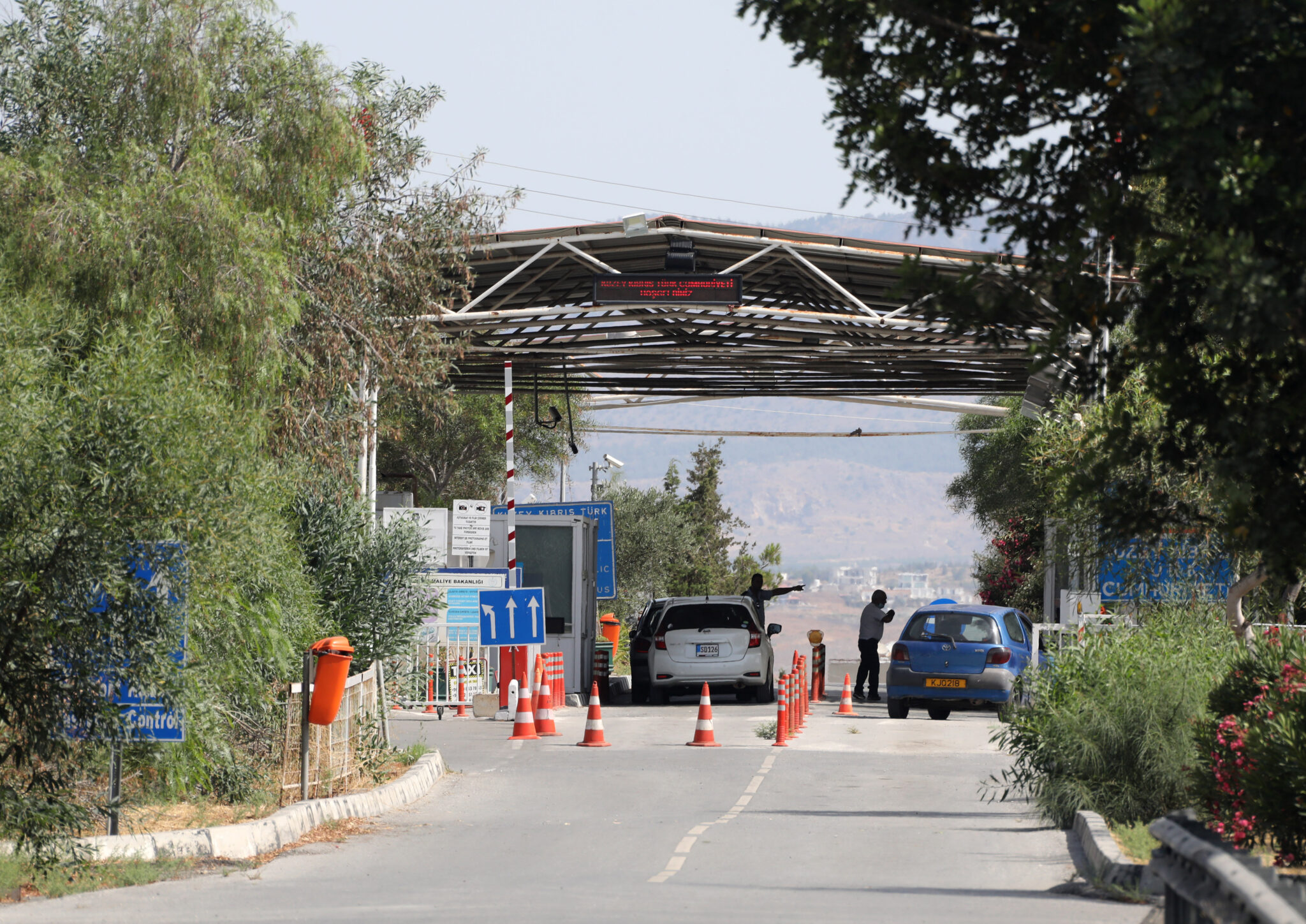 "Eμφύλιος" στα κατεχόμενα για αλλαγή της λωρίδας οδήγησης από αριστερά στα δεξιά