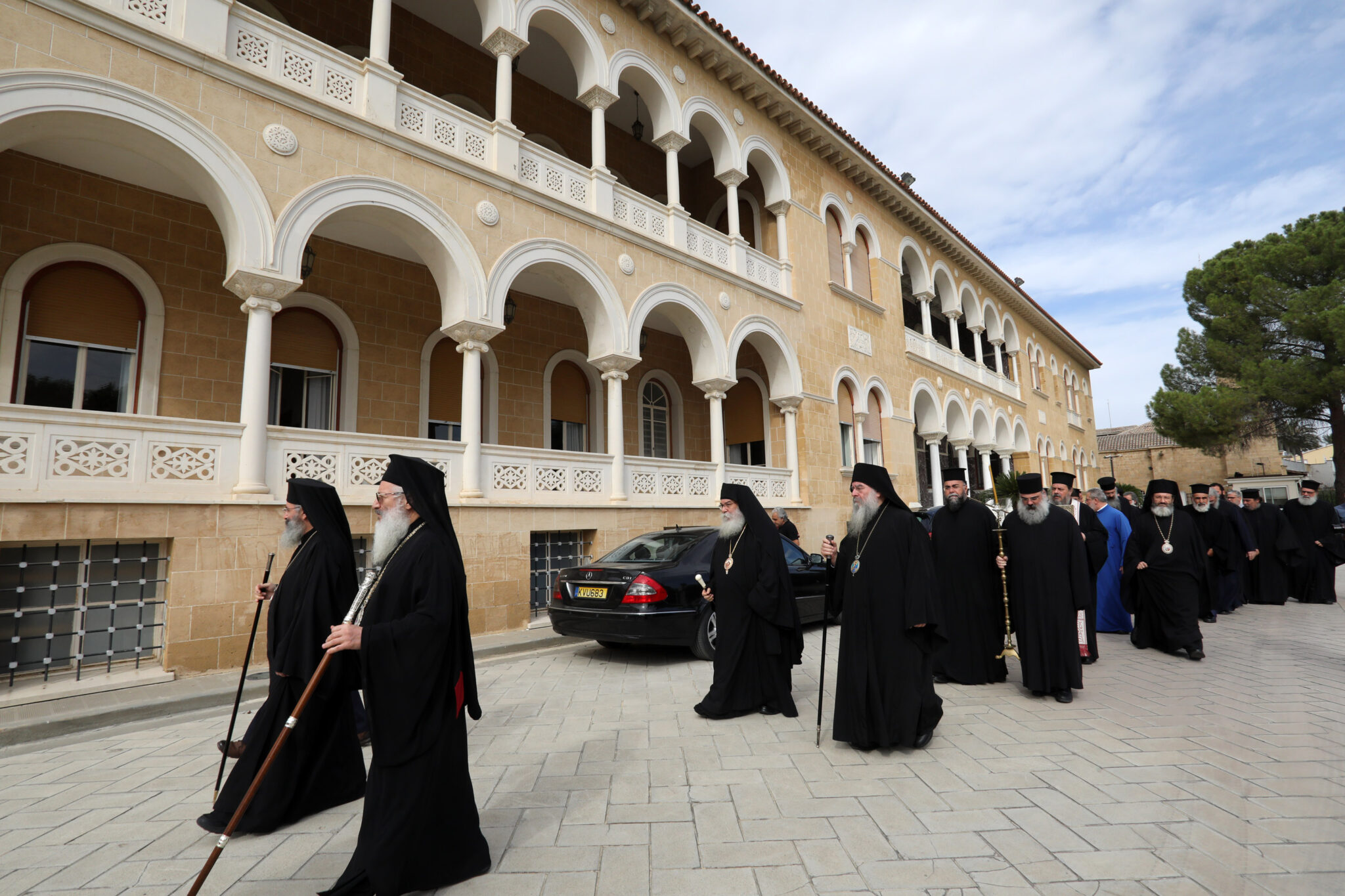 Αρχιεπισκοπικές: Ο "κλάδος ελαίας", οι επιθυμίες Μόρφου και η ώρα της κάλπης