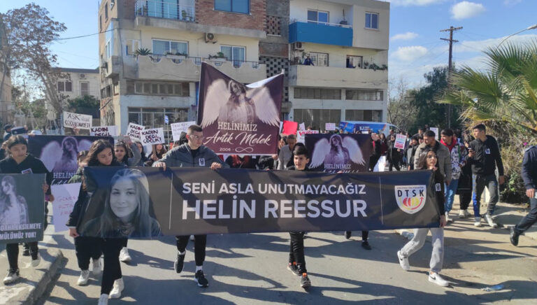 "Ραγισμένες οι καρδιές μας, πορευόμαστε για όλες τις Ελίν που δολοφονήθηκαν"