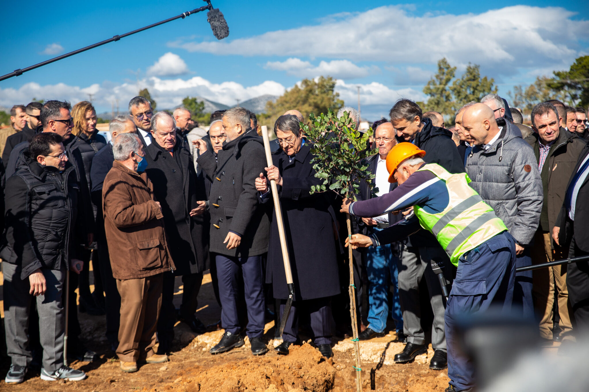 «Κυπριακή» γειτονιά στο Μάτι με τη βοήθεια και του Alpha, επί τόπου ο ΠτΔ