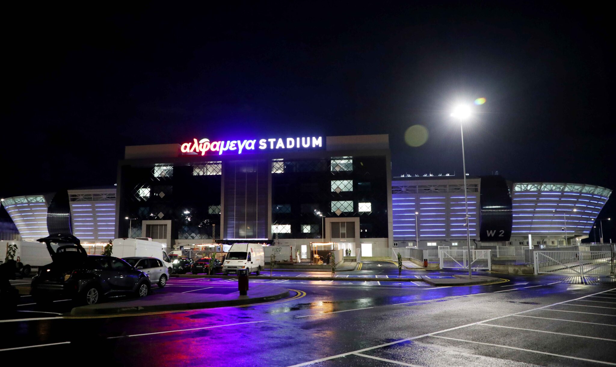 «Άλφαμεγα Stadium»: Πετροπόλεμος και τραυματισμός αστυνομικού, έξω από το γήπεδο