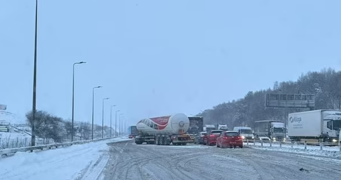 Σάρωσε η καταιγίδα Λαρίσα την Βρετανία