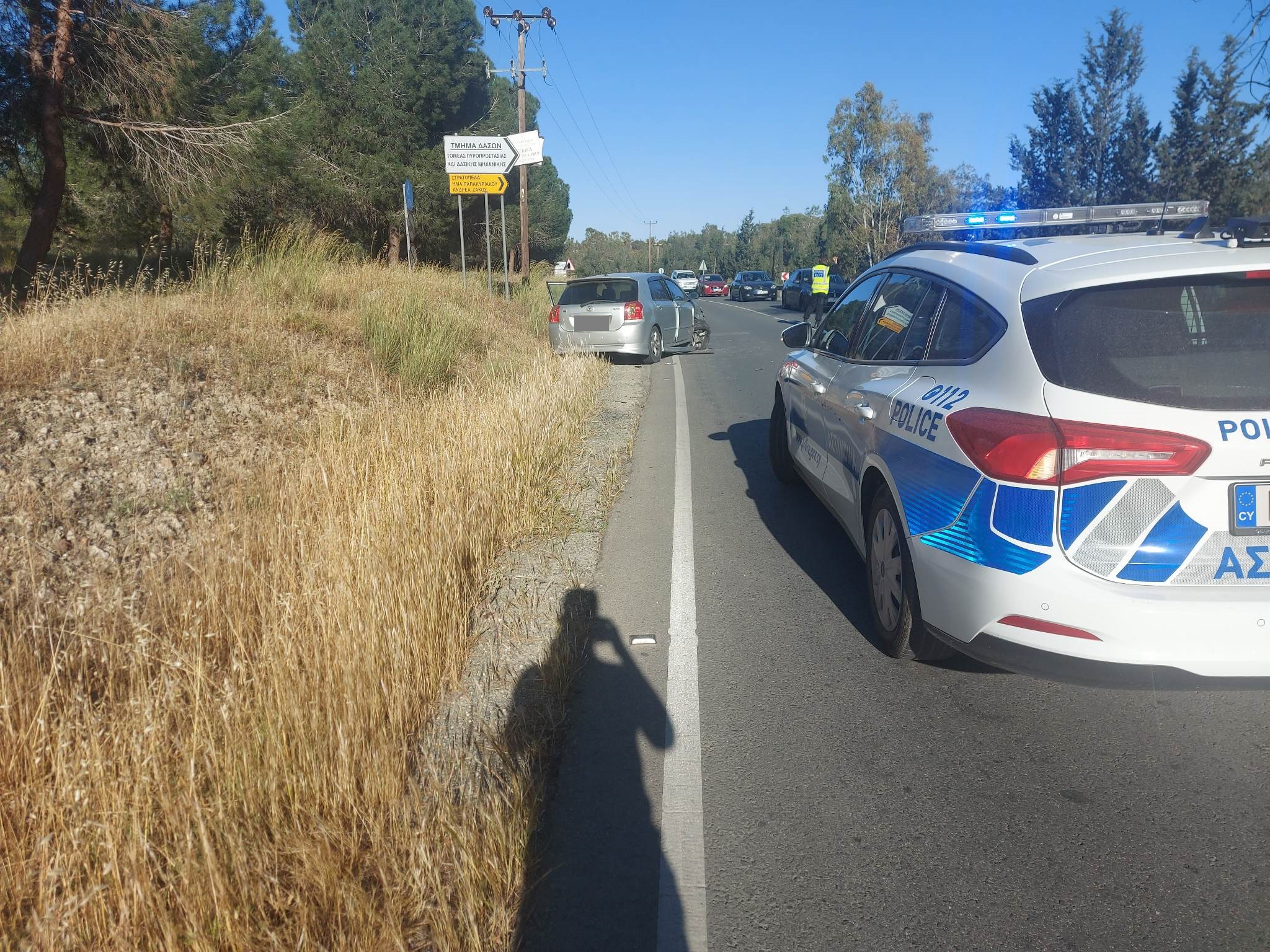 ΦΩΤΟ: 45χρονη οδηγός μπήκε στο αντίθετο ρεύμα και «κάρφωσε» σε διερχόμενο όχημα