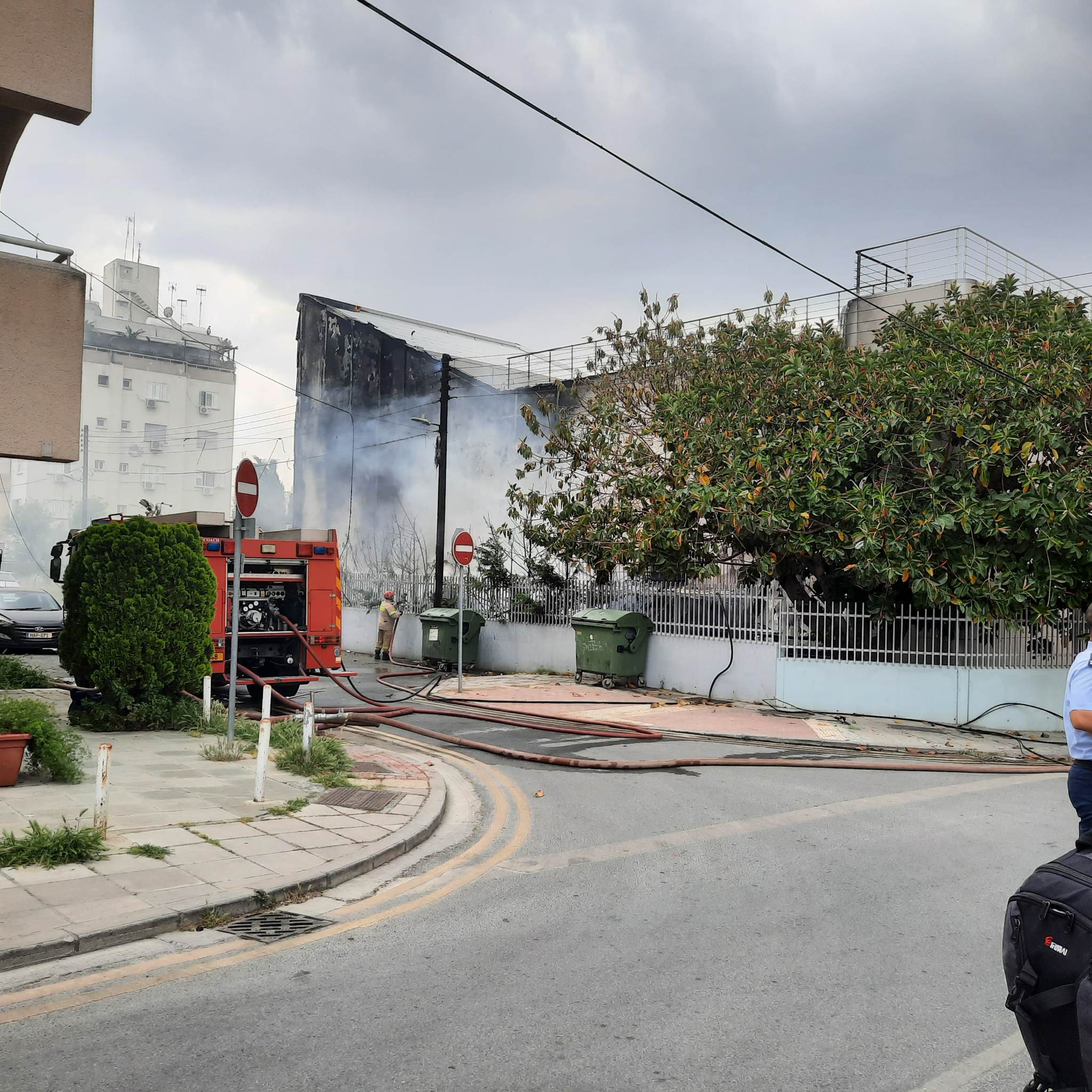 Για μολότοφ και θεωρίες κάνουν λόγο Ρώσος Πρέσβης και υπεύθυνη του Κέντρου