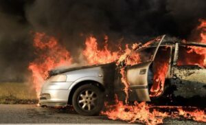 Έκαψε το όχημά του και κατήγγειλε εμπρησμό για να πάρει λεφτά από την ασφάλεια