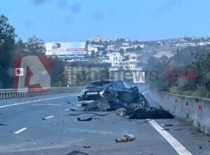 ΦΩΤΟ: Όχημα προσέκρουσε σε ανάχωμα και εκτινάχθηκε, στο νοσοκομείο ο οδηγός