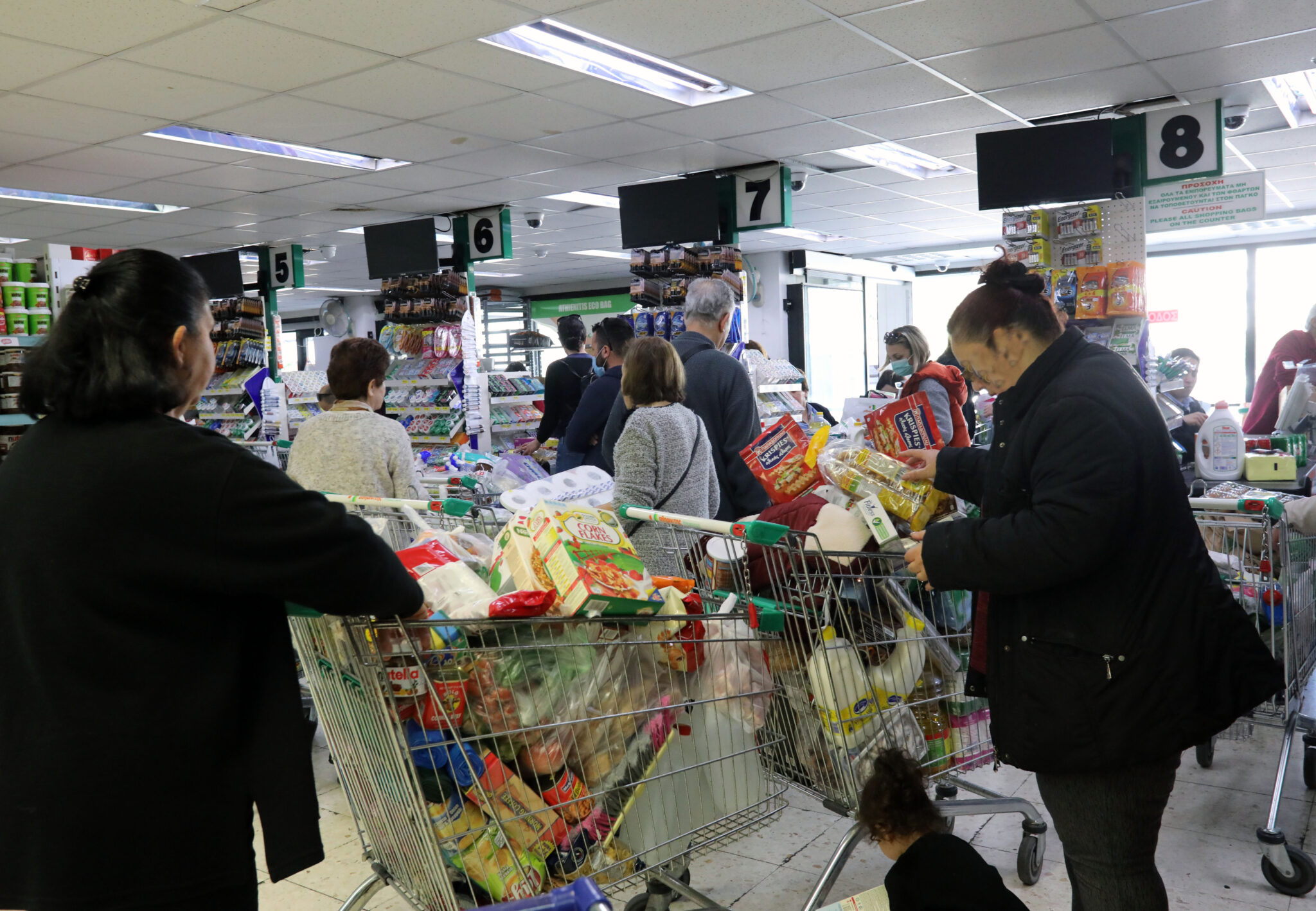 Μηδενικό ΦΠΑ σε ψωμί, γάλα, αυγά και παιδικά προϊόντα αποφάσισε το Υπουργικό