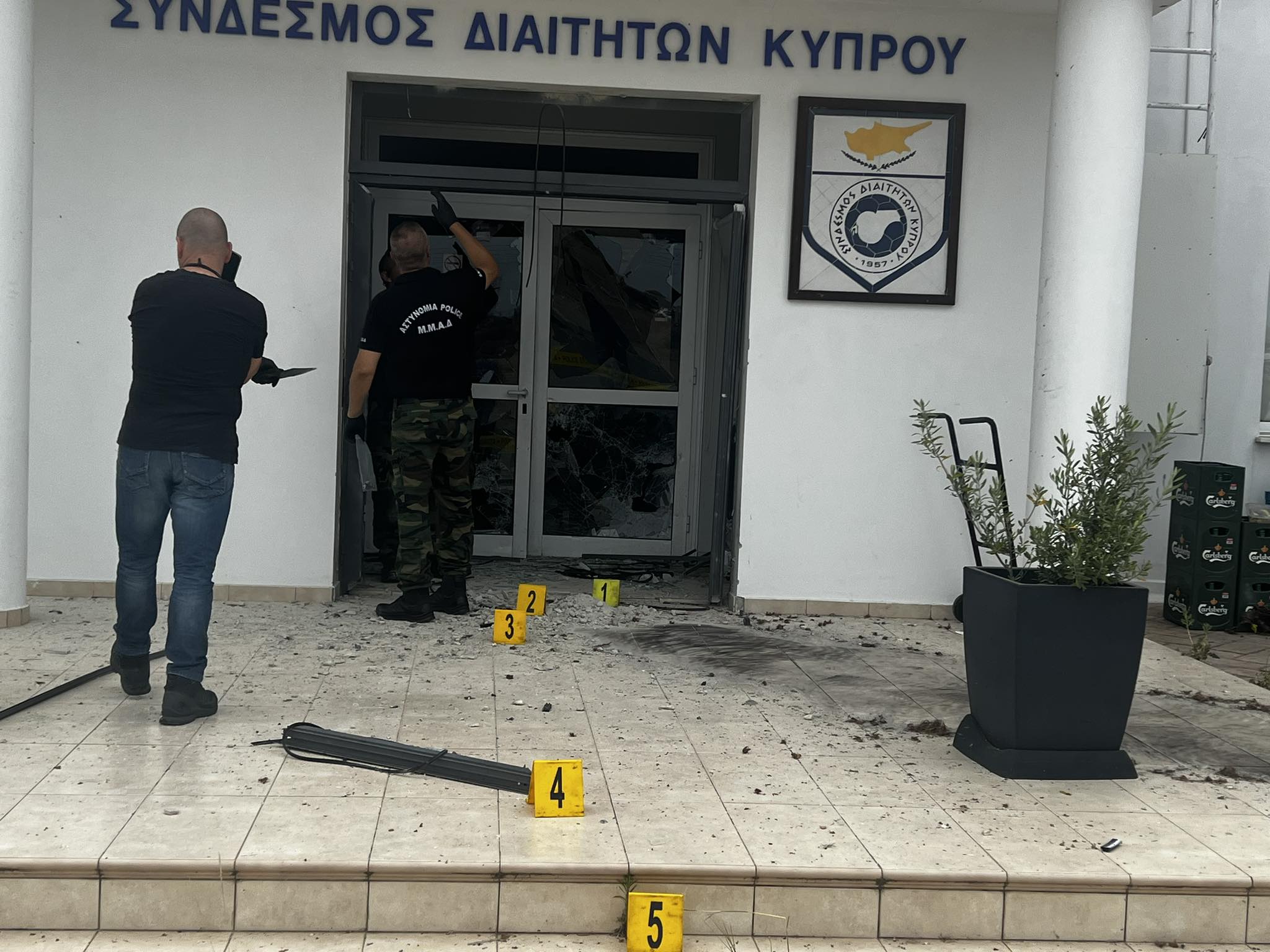 Κουκουλοφόρους σε μοτοσικλετα «έδειξε» CCTV για τη βόμβα στο Σύνδεσμο Διαιτητών