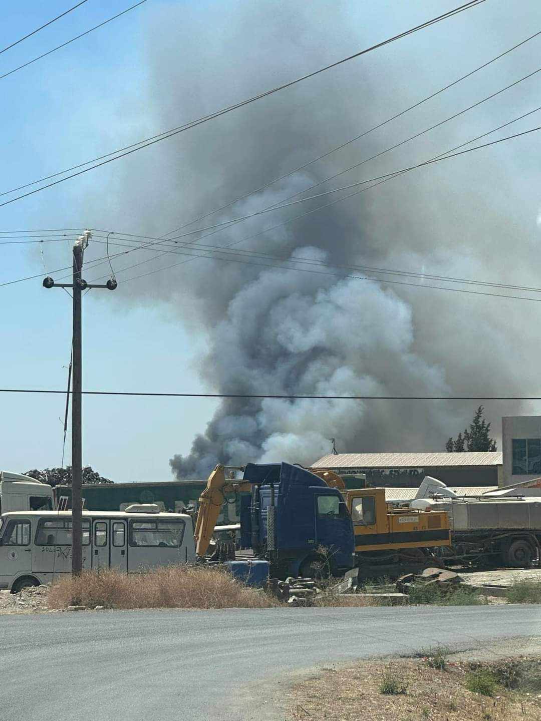 Πυκνοί καπνοί πίσω από την περιοχή ΣΟΠΑΖ (ΦΩΤΟ)