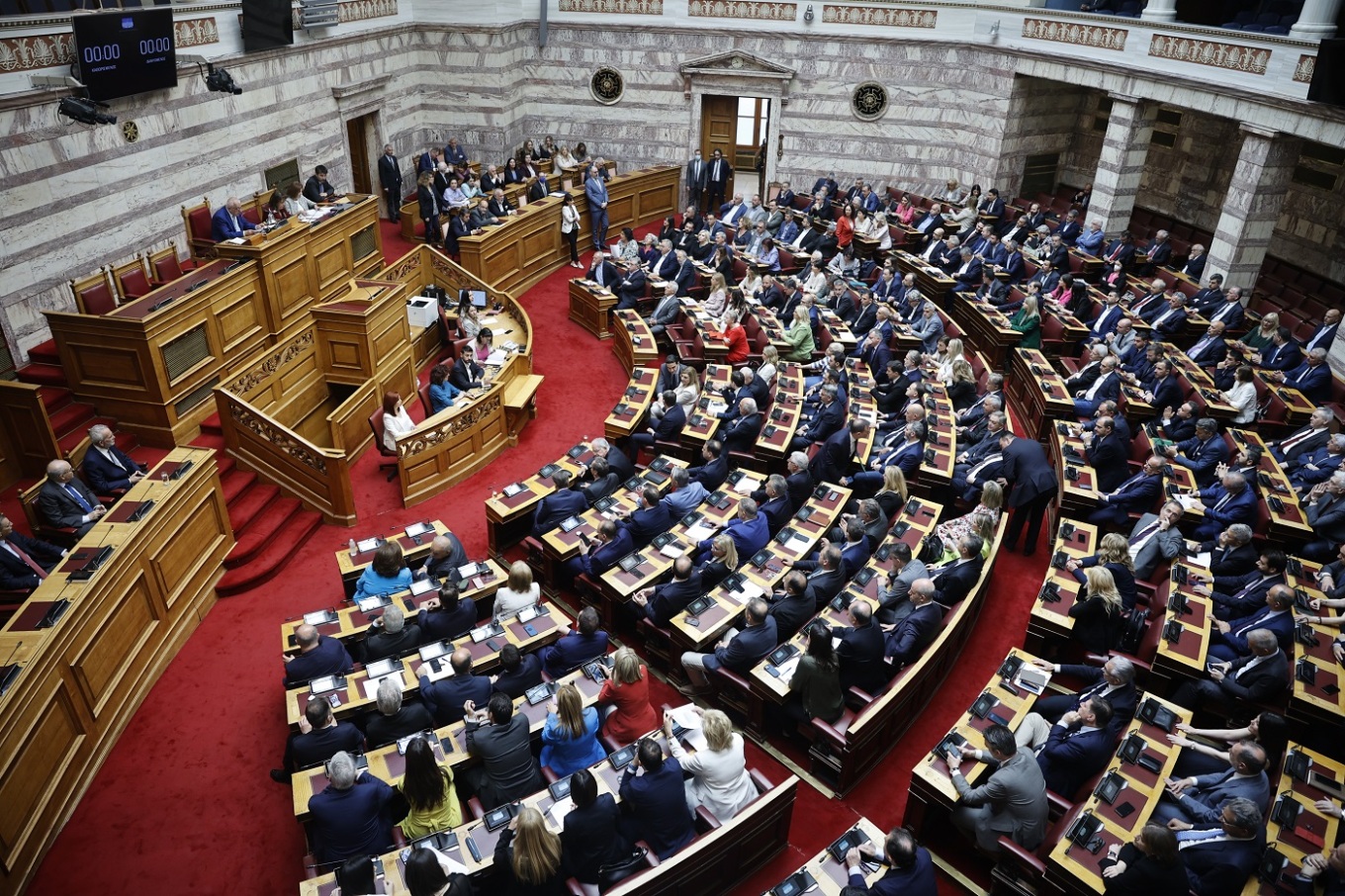 Ολοκληρώνεται η διαδικασία παροχής ψήφου εμπιστοσύνης στην κυβέρνηση της Ελλάδας