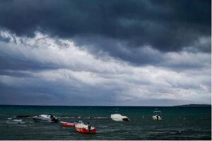 Σε κλοιό κακοκαιρίας η Ελλάδα, μήνυμα από 112 για επικίνδυνα φαινόμενα