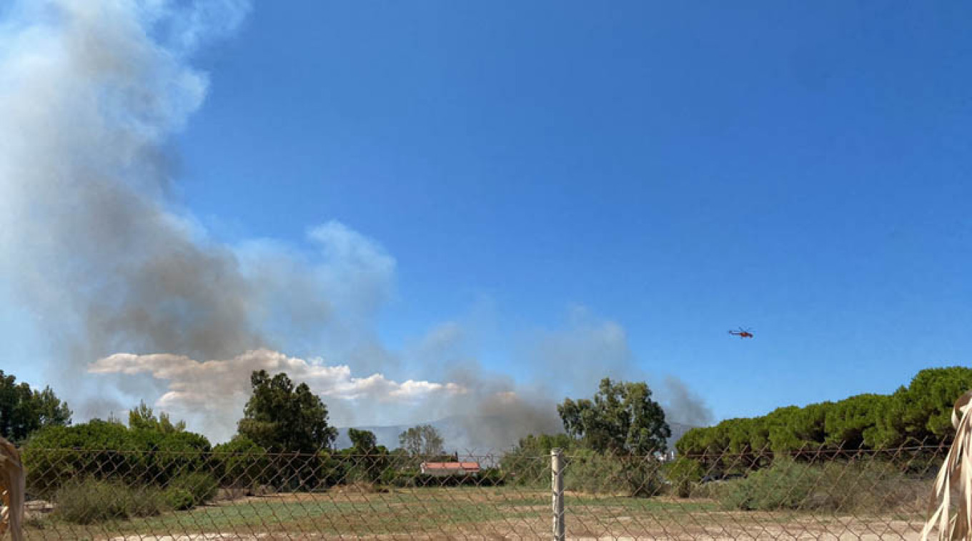 Φωτιά στον Μαραθώνα: Μήνυμα του 112 για προληπτική εκκένωση οικισμών