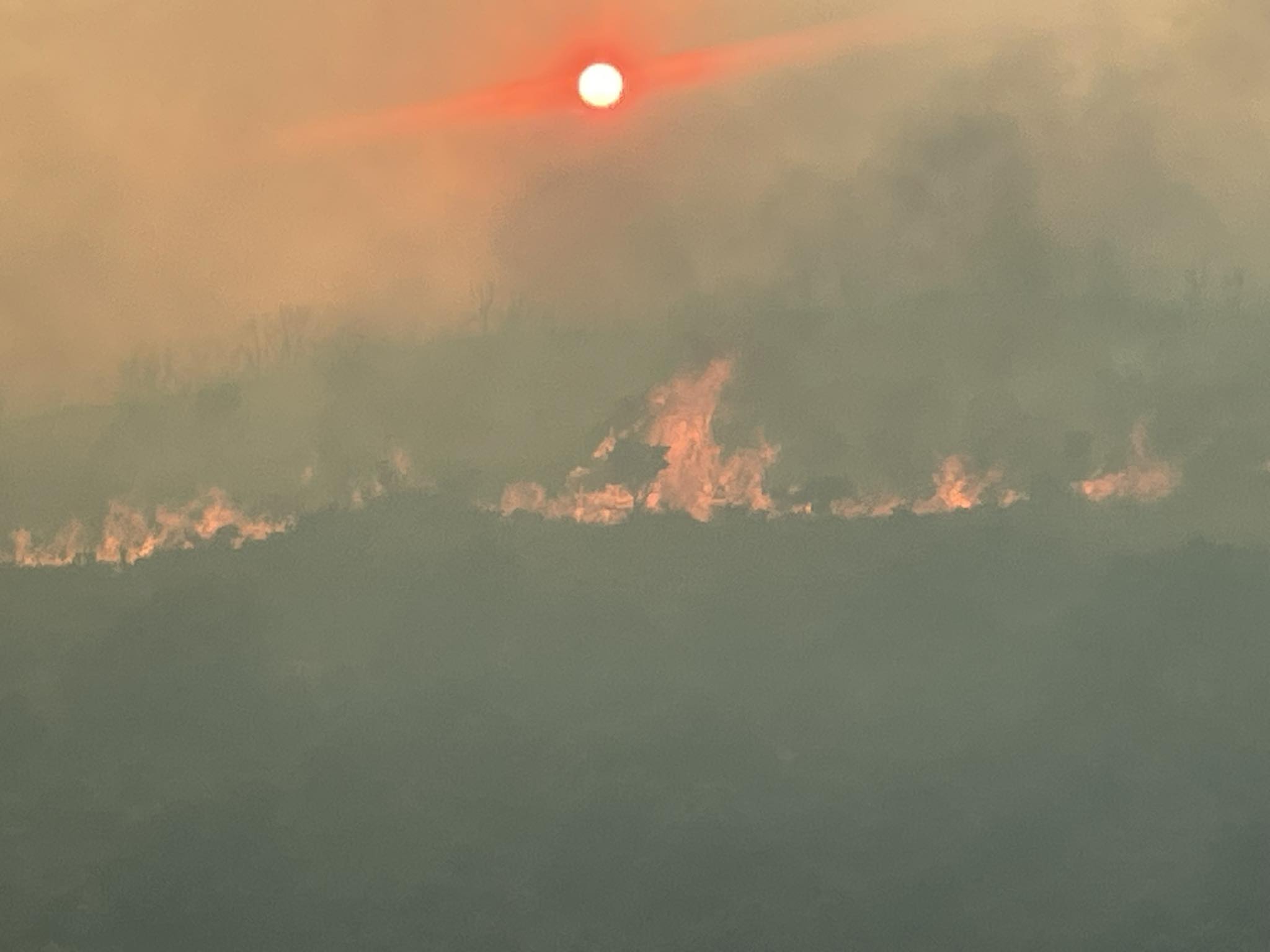 Προς Διερώνα κινείται το μέτωπο της φωτιάς που ξέσπασε στην Ακρούντα (ΒΙΝΤΕΟ)