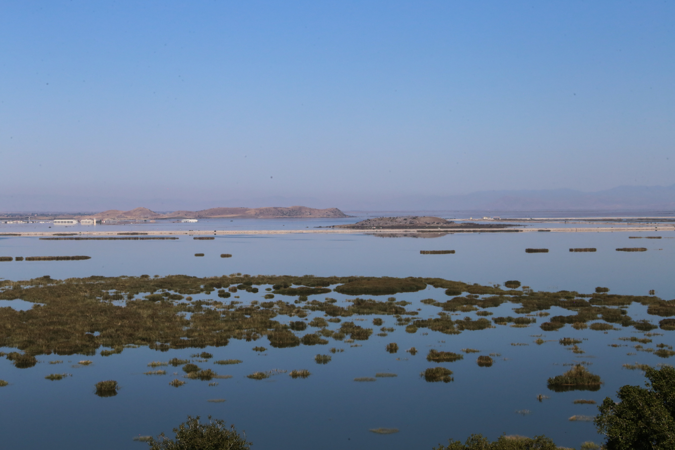 Ανεβαίνει επικίνδυνα η στάθμη του νερού στην λίμνη Κάρλα – Ποια χωριά απειλεί