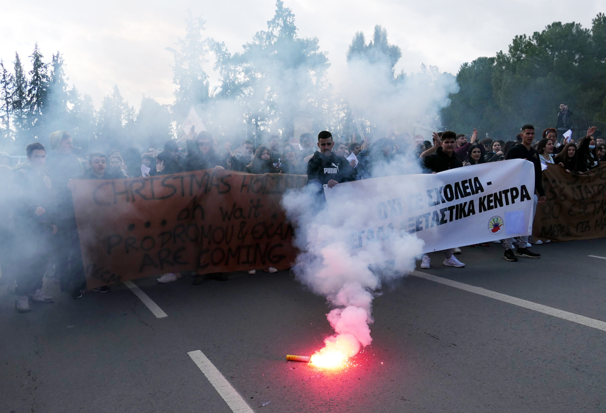 Ποινικό αδίκημα η κουκούλα σε διαδηλώσεις, τι προνοεί πρόταση νόμου του ΔΗΣΥ