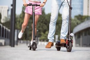 Στα «ραντάρ» της Αστυνομίας τα e-scooters, αρχίζει εκστρατεία αστυνόμευσης