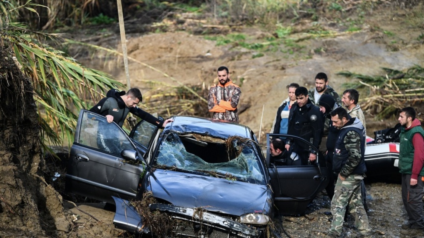 Ψάχνουν για 13η ημέρα τον οδηγό που παρασύρθηκε από χείμαρρο στην Ηλεία