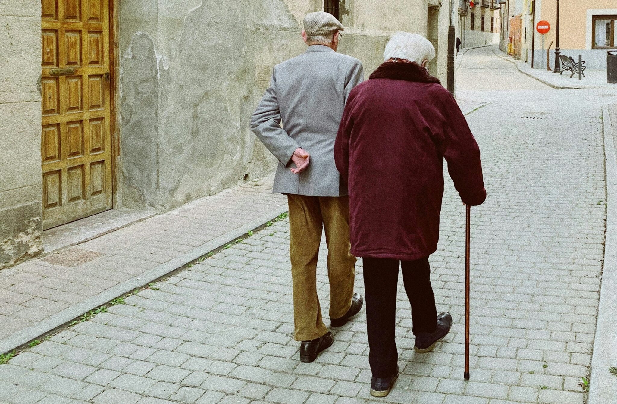 Τρίτη ηλικία: Πανάκριβες ασφάλειες αυτοκινήτων και όχι τραπεζών για δανεισμό