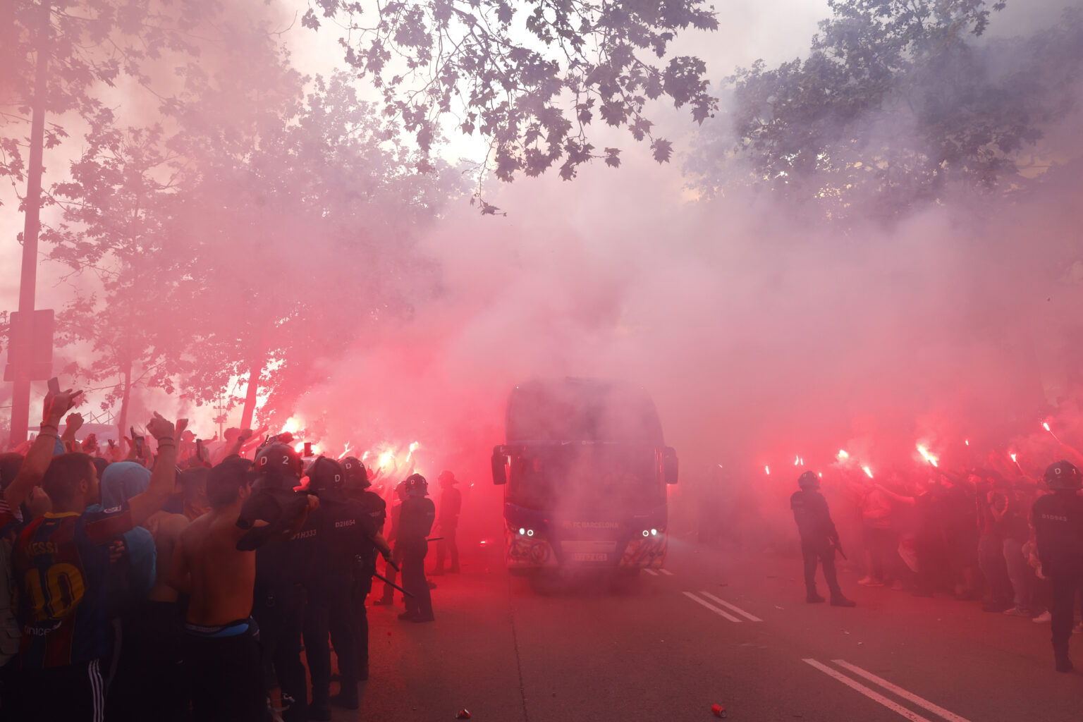 Γκάφα ολκής από οπαδούς της Μπαρσελόνα: Επιτέθηκαν στο πούλμαν της ομάδας τους