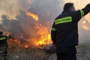 Μήνυμα του 112 στα Χανιά: Ξέσπασε φωτιά κοντά στο Ναύσταθμο της Σούδας