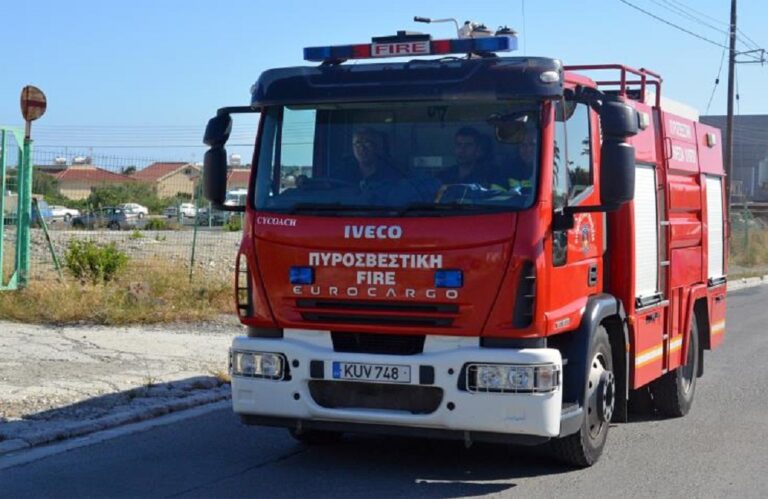 Στις φλόγες όχημα buggy και τετράτροχη μοτοσικλέτα στην Πάφο