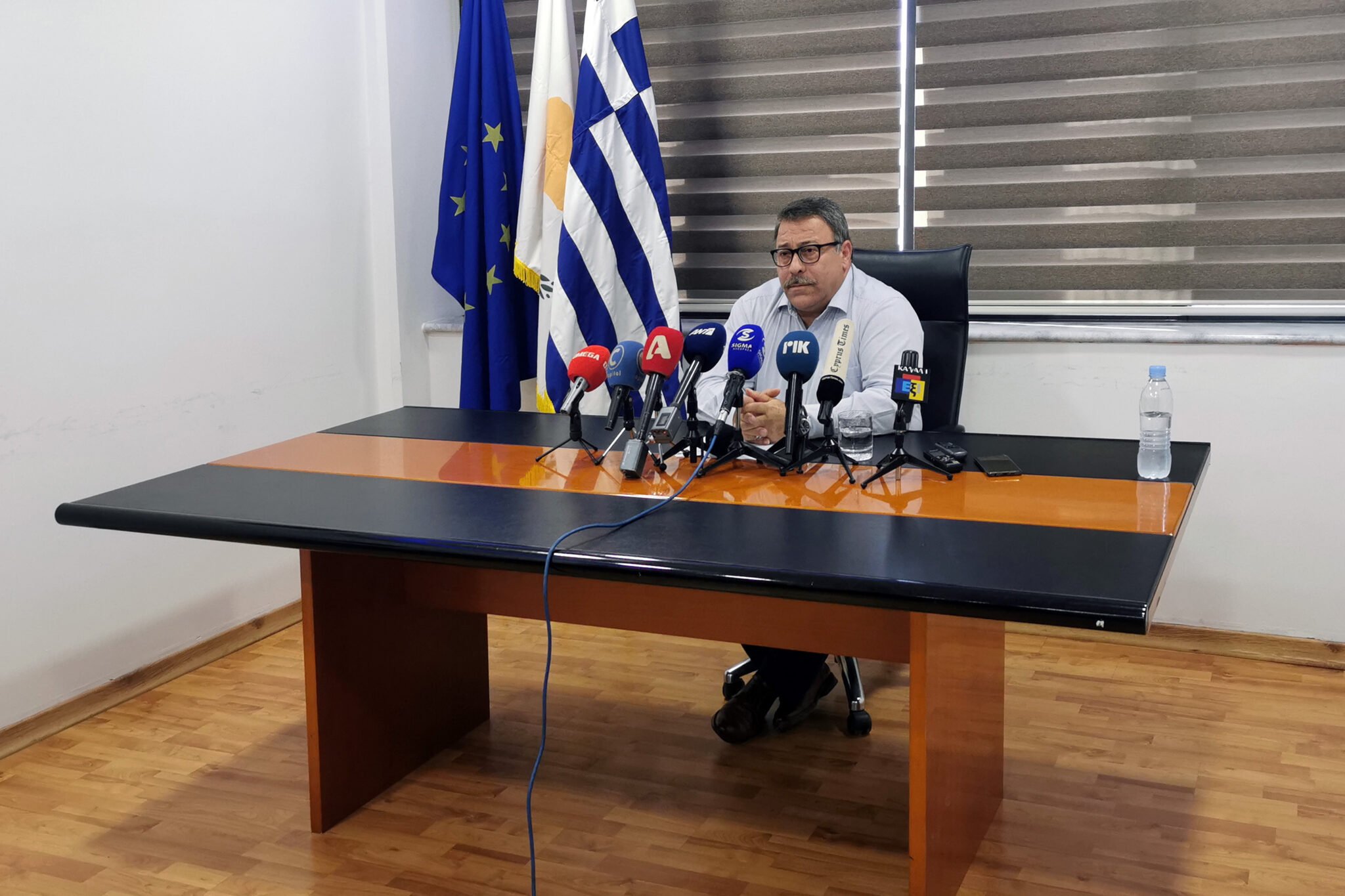 «Δεν θα ψηφίσω ευρωβουλευτές»: Αναστάτωση σε εκλογικό κέντρο λόγω Θεμιστοκλέους