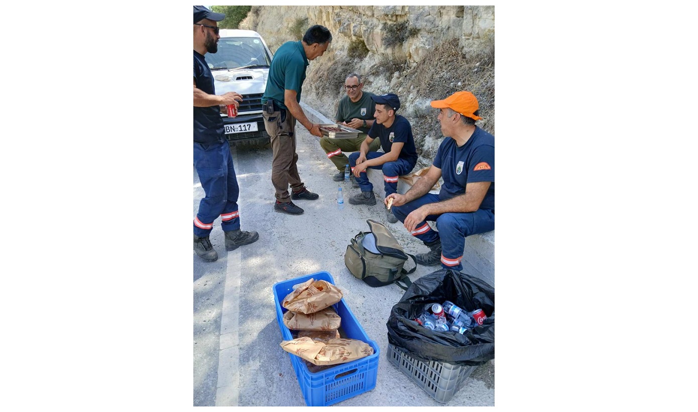 Βοήθεια και από ιδιώτες στο έργο των πυροσβεστών στη φωτιά της Πάφου