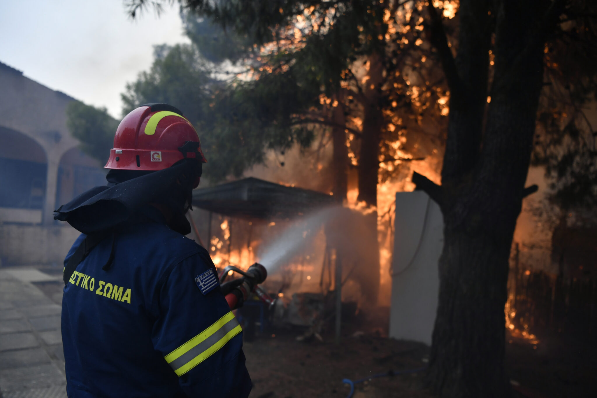 Σε επιφυλακή η Κύπρος, στόχος η αποστολή μηχανοκίνητου εξοπλισμού στην Αττική