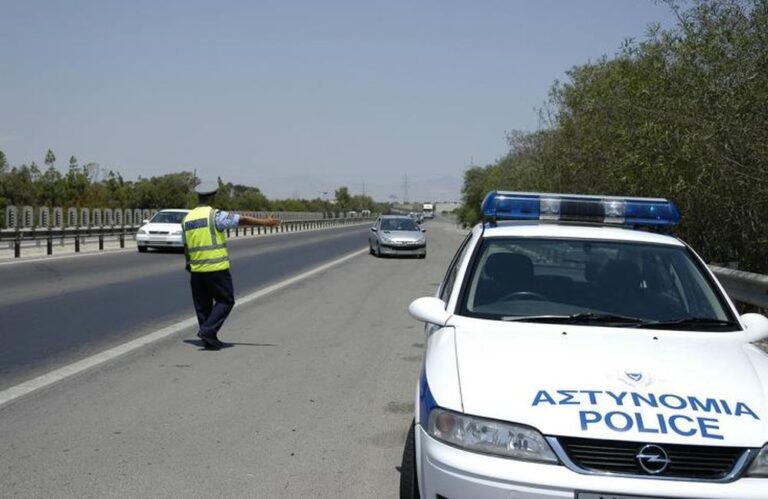 Έκοβαν βόλτες με κλοπιμαίο αεροβόλο και χρυσαφικά, στο αυτοκίνητο και τσεκούρι