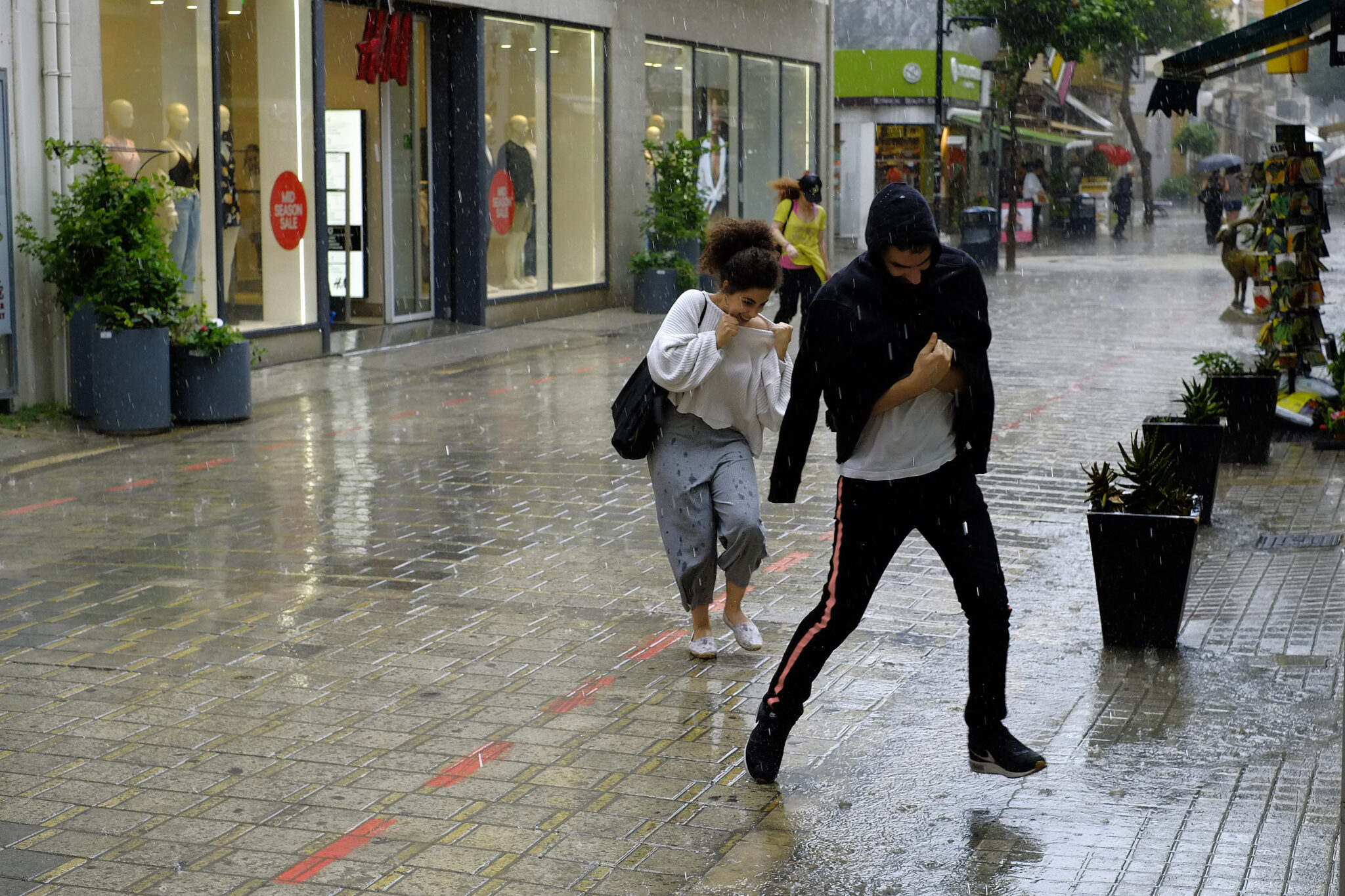 Βροχές, καταιγίδες και ισχυροί στο «μενού», ποιες περιοχές θα επηρεαστούν