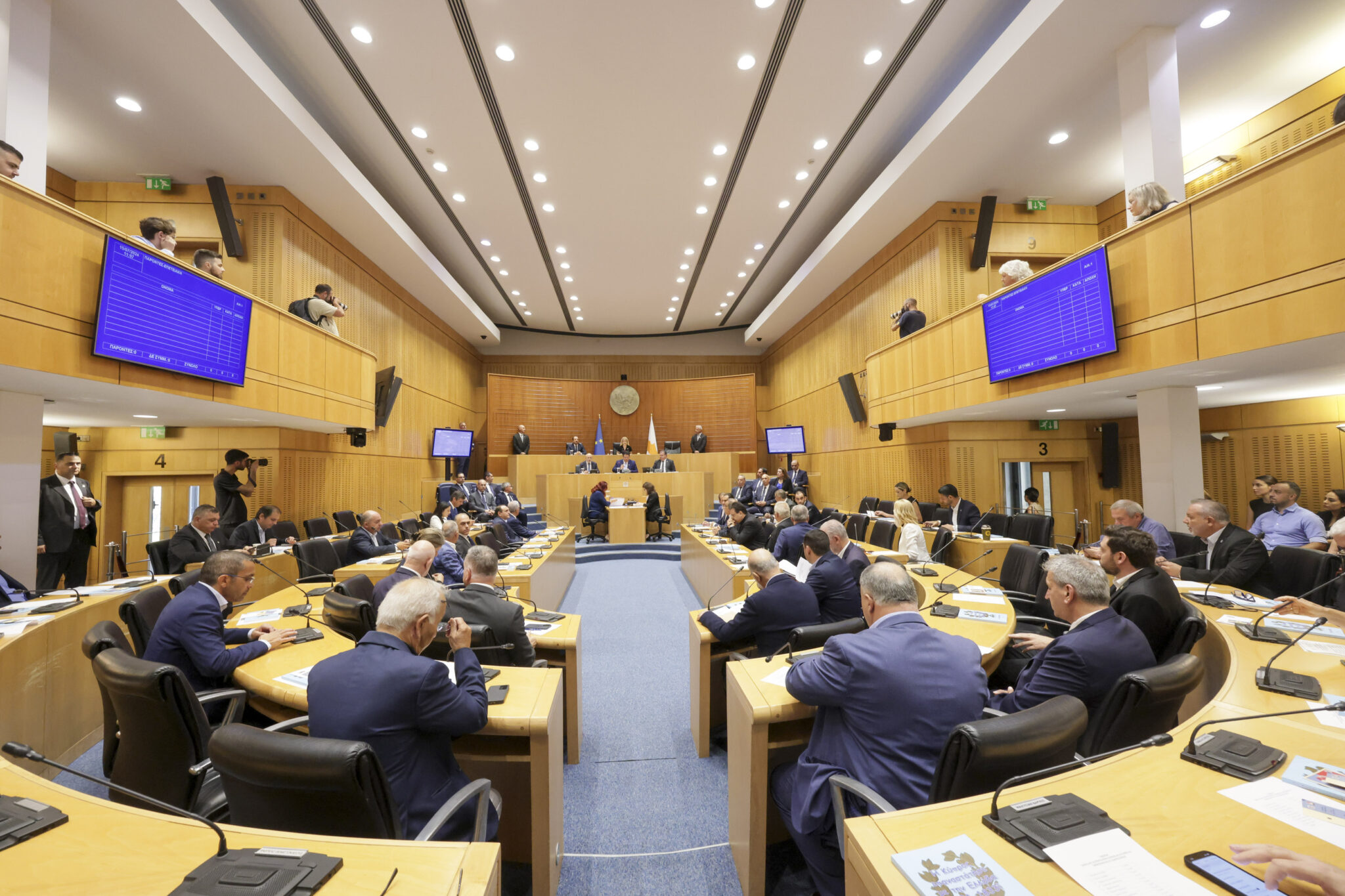 Πρός αύξηση ποινών για υποκίνηση βίας λόγω γενετήσιου προσανατολισμού