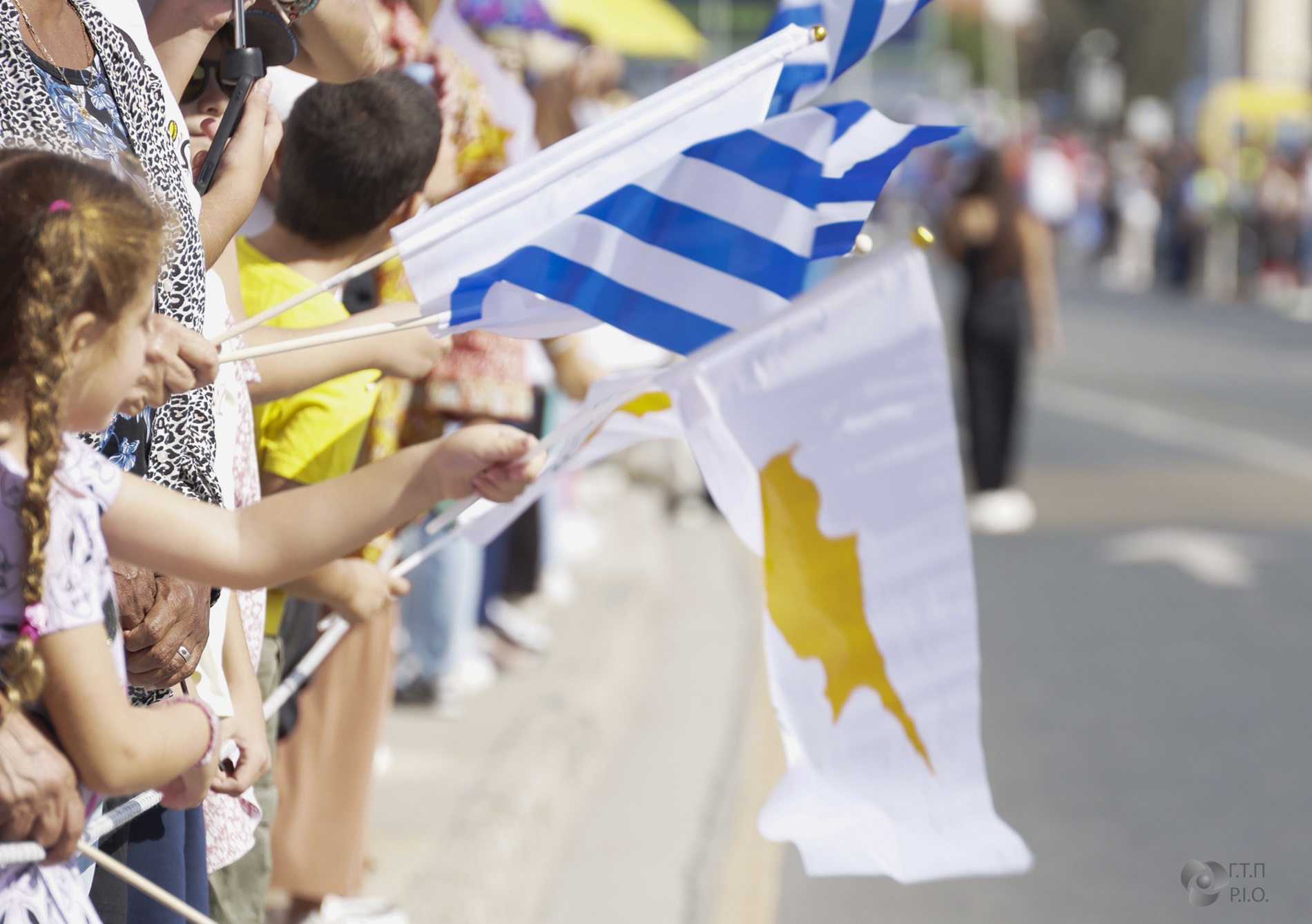 ΦΩΤΟ: Με αίσθημα περηφάνιας και συγκίνησης στην στρατιωτική παρέλαση